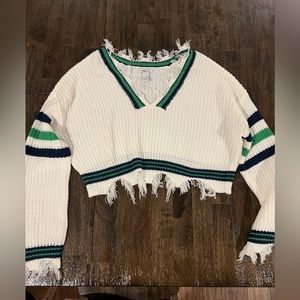 🛍️2/$10🛍️ Rue21 Oversized Distressed Cropped V Neck lSweater Size M